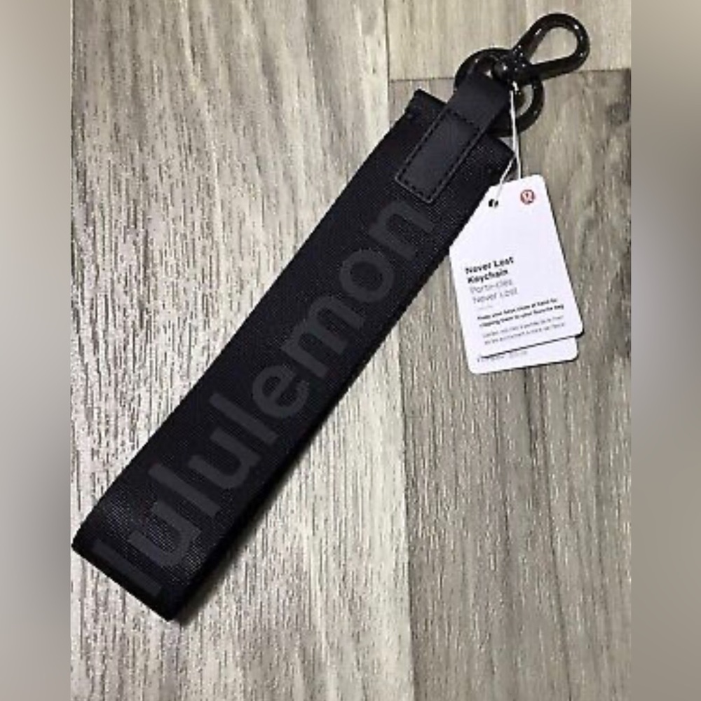 Lululemon Never Lost Key Chain NWT😎Olympic Special